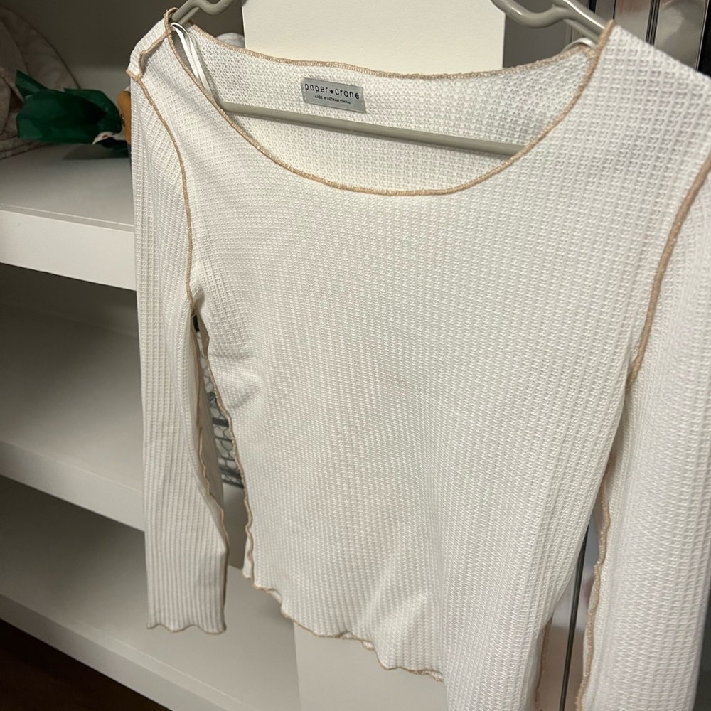 Waffle knit style shirt // never worn good condition // S